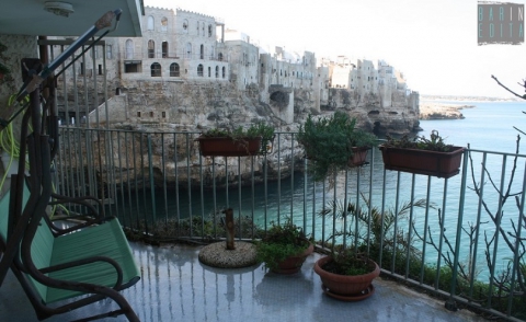 Polignano, le case a picco sul mare: �Disabitate o diventate b&b�. Ma Teresa resiste